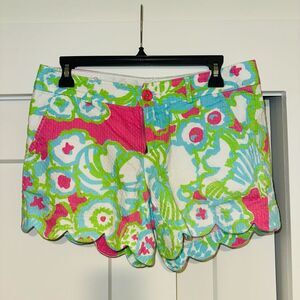 Lilly Pulitzer Buttercup shorts Scalloped Edge Tropical SIZE 4